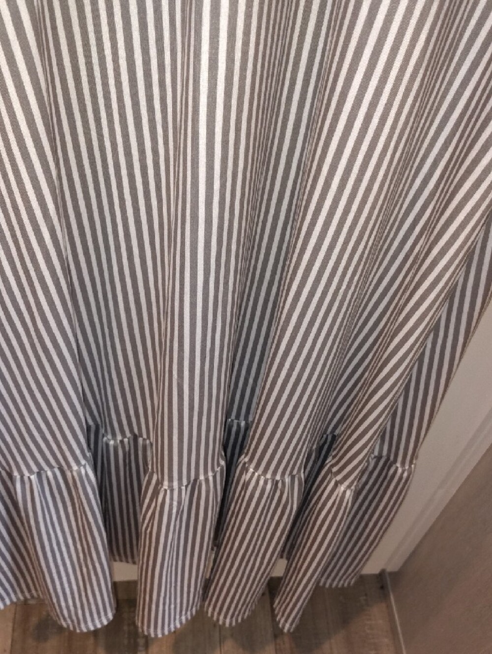 Source Unknown Vertical Stripe V-Neck Maxi Dress in White and Gray - Picture 4 of 5